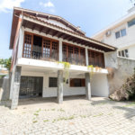 Sobrado à venda com 5 quartos, sendo 3 suítes, em Alto da Boa Vista, São Paulo, SP