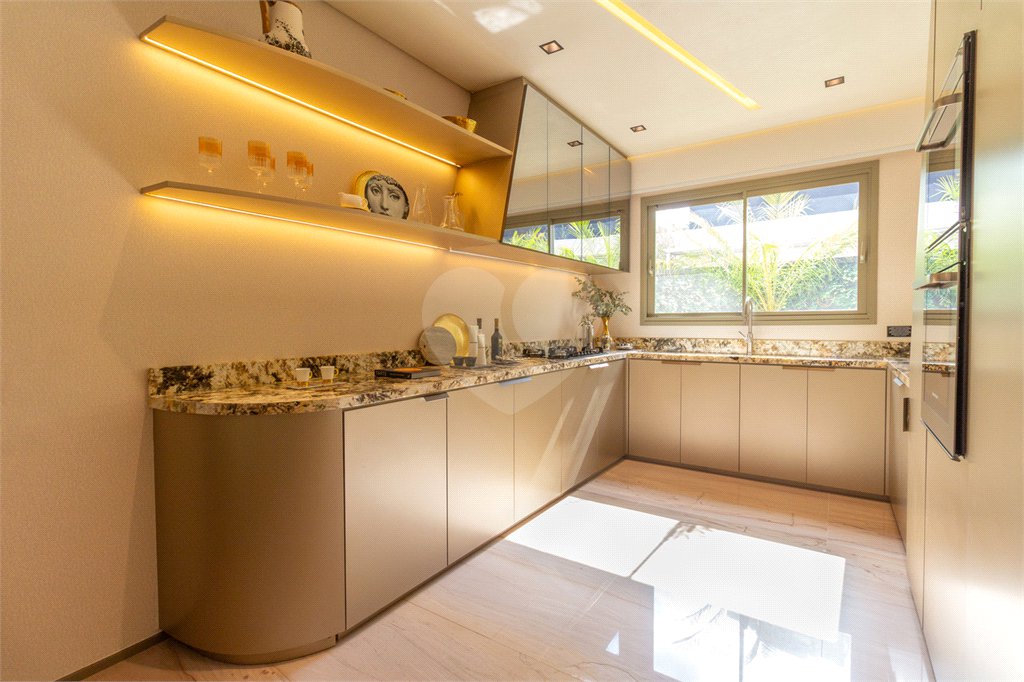 Apartamento à venda com 4 quartos, sendo 2 suítes,  em Pinheiros, São Paulo, SP