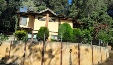 Casa à venda com 3 quartos, sendo 1 suíte,  no condomínio Sausalito, Mairiporã - SP