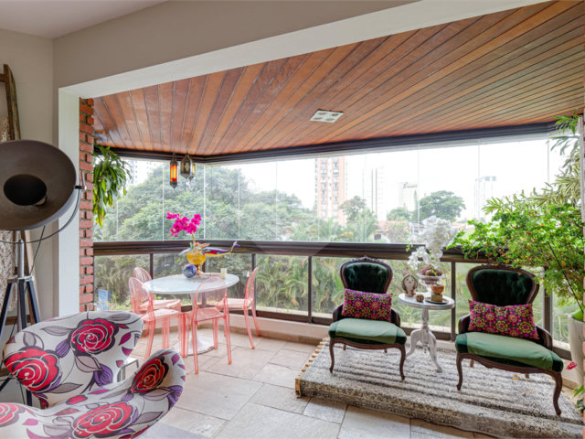 Apartamento à venda com 3 suítes em Campo Belo, São Paulo, SP