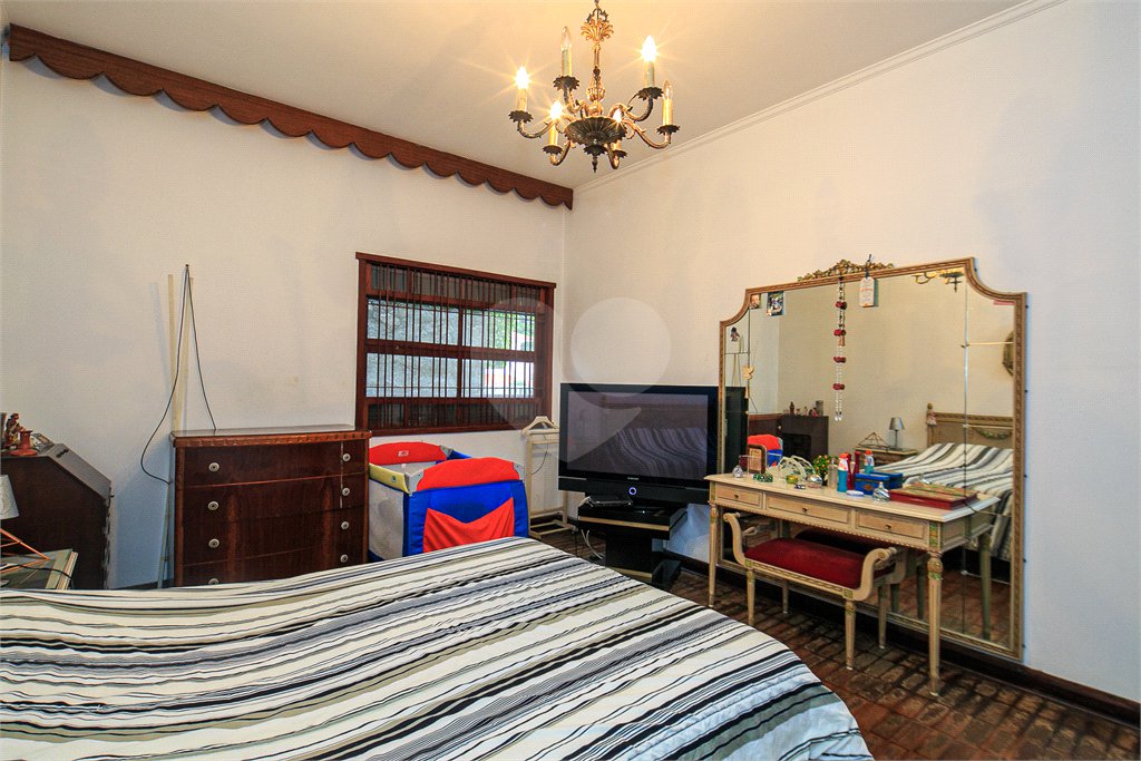 Casa Térrea à venda com 4 quartos, sendo 1 suíte, em Alto da Boa Vista, São Paulo, SP