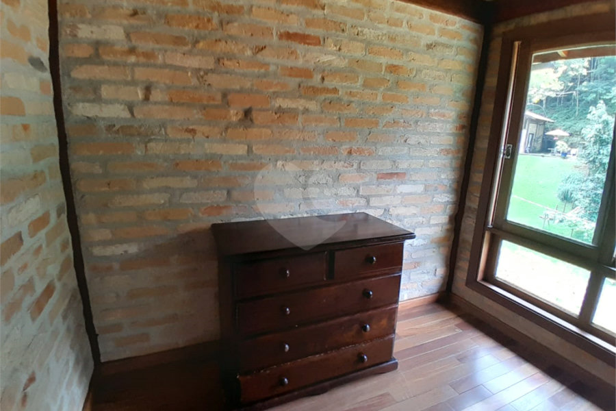 Casa à venda com 3 quartos, sendo 1 suíte, no condomínio Sausalito, Mairiporã - SP
