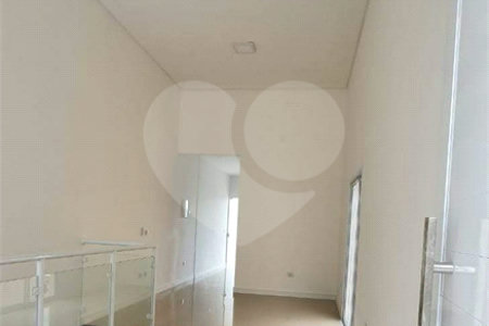 Casa à venda com 3 quartos, sendo 1 suíte, em Vila Santa Rosália, São Roque, SP