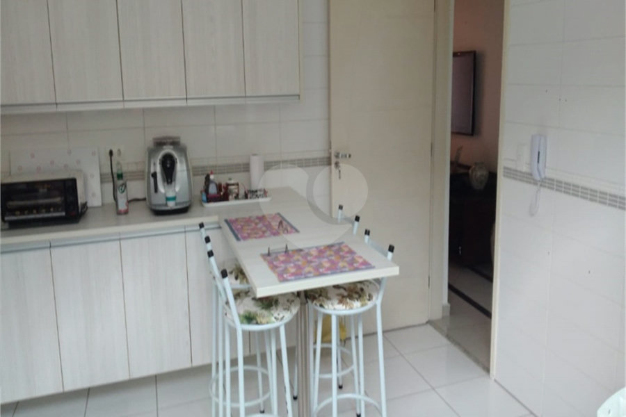 Casa à venda com 3 quartos, sendo 2 suítes, no condomínio Villa's Residencial, São Paulo - SP