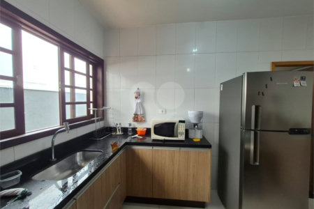 Casa à venda com 4 quartos, sendo 1 suíte, no condomínio Residencial Alto da Lapa II, São Paulo - SP