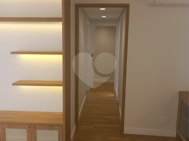 Apartamento à venda com 2 quartos, sendo 1 suíte,  em Vila Olímpia, São Paulo, SP