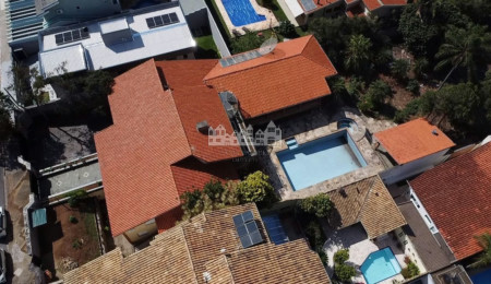 Casa à venda com 4 suítes em Vila Petrópolis, Atibaia, SP