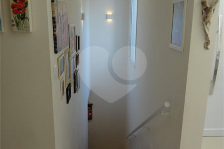 Casa à venda com 3 quartos, sendo 2 suítes, no condomínio Águas da Serra, Valinhos - SP