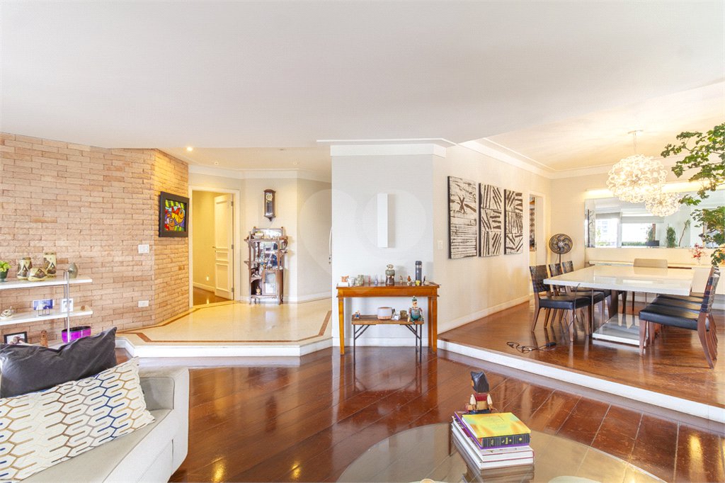 Apartamento à venda com 4 quartos, sendo 2 suítes, em Indianópolis, São Paulo, SP