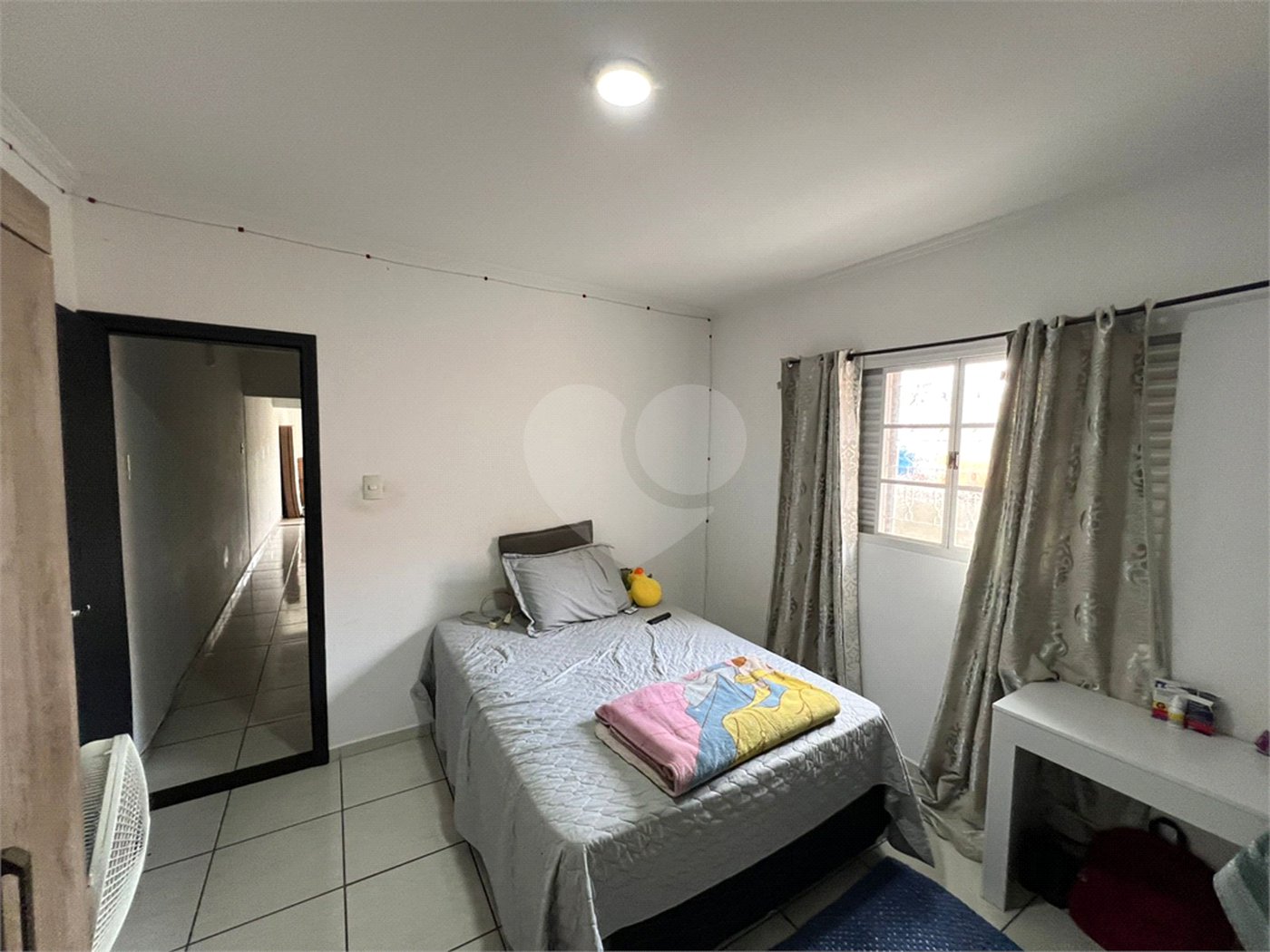 Sobrado à venda com 3 quartos, sendo 1 suíte, em Lopes de Oliveira, Sorocaba, SP