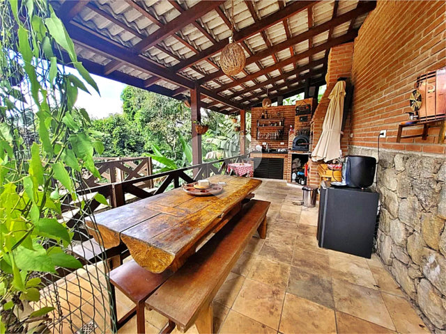 Casa à venda com 3 suítes no condomínio Cantareira, Mairiporã - SP