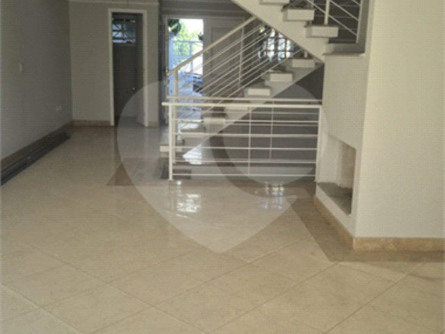 Sobrado à venda com 4 quartos, sendo 2 suítes,  em Tremembé, São Paulo, SP