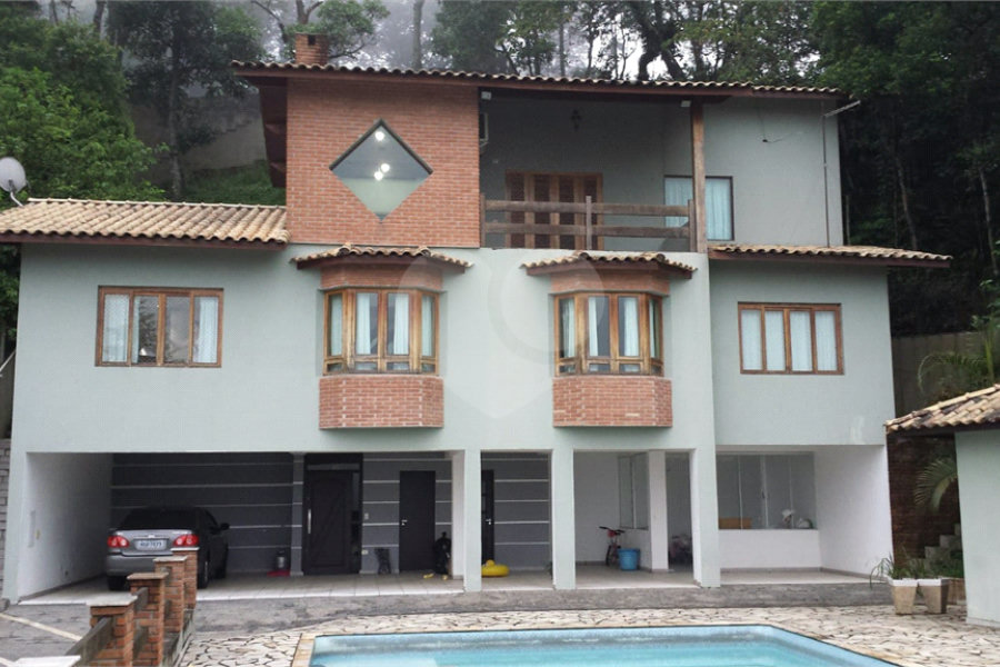 Casa à venda com 3 suítes no condomínio Alpes da Cantareira, Mairiporã - SP