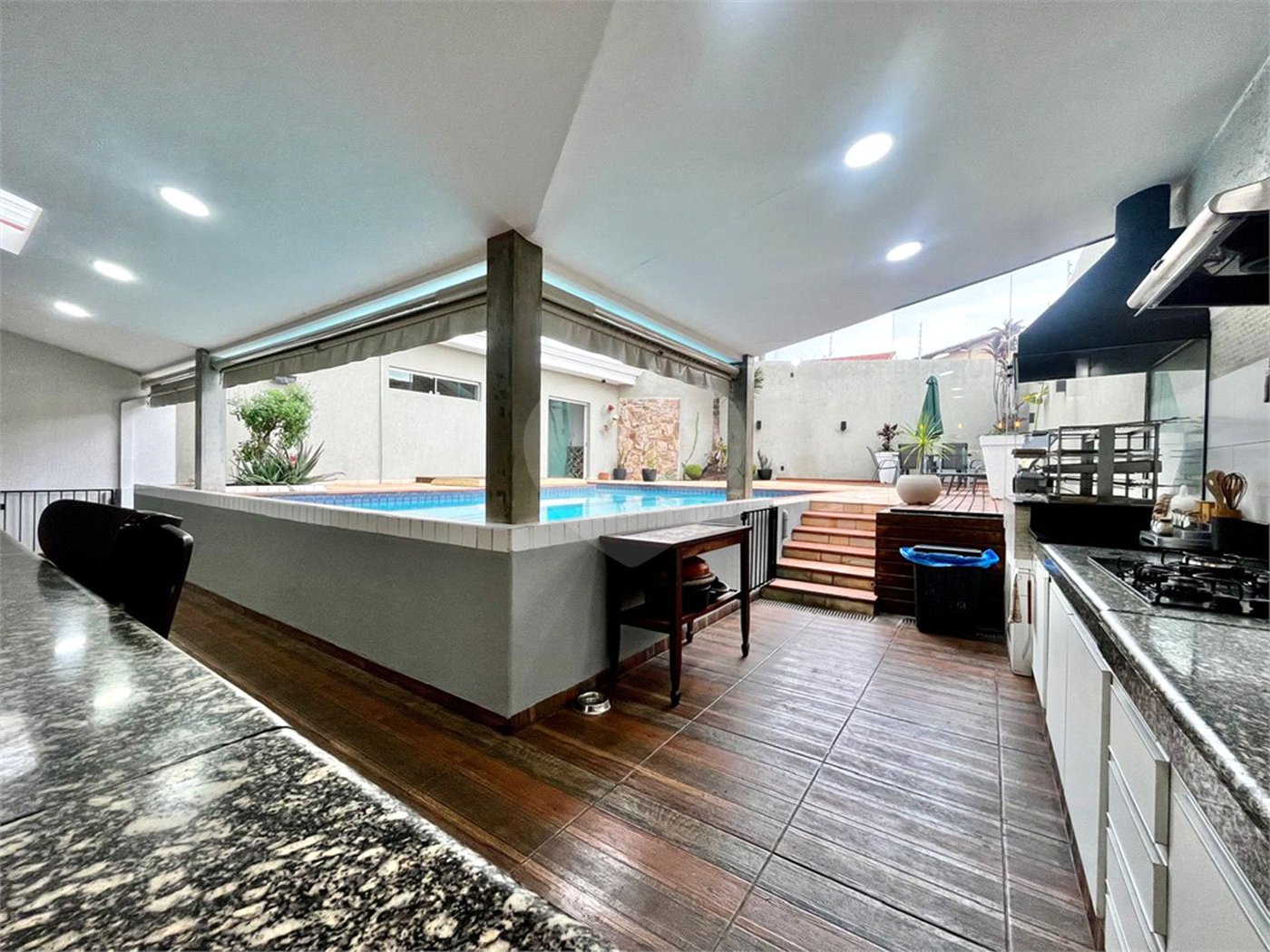 Casa à venda com 4 suítes em Vila Mazarino, Itapetininga, SP