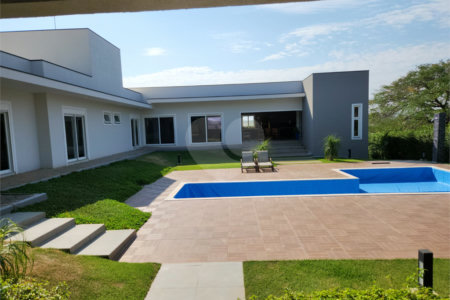 Casa à venda com 4 quartos, sendo 3 suítes, no condomínio Terras de Mont Serrat, Salto - SP