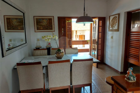 Sobrado à venda com 5 quartos, sendo 4 suítes, em Santa Rosa, Vinhedo, SP