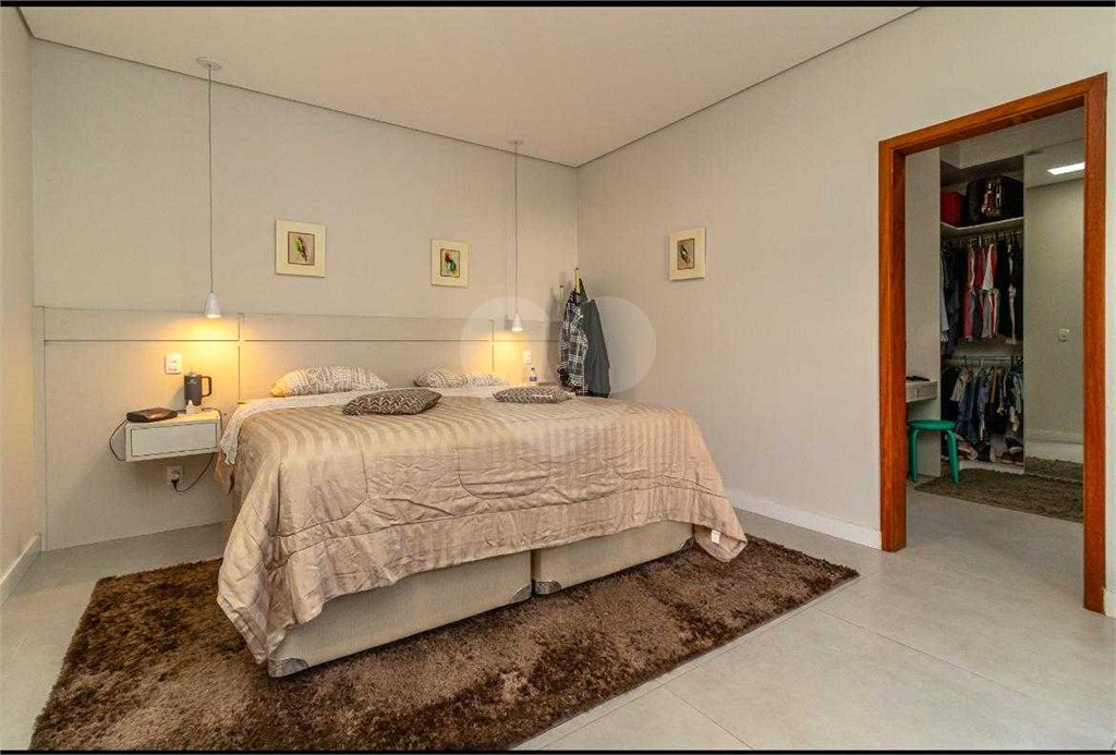 Casa à venda com 3 quartos, sendo 1 suíte, no condomínio Vale do Lago, Sorocaba - SP