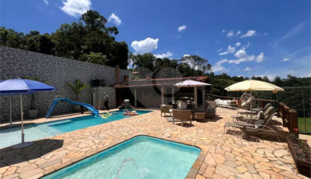 Chácara à venda com 8 quartos, sendo 4 suítes,  em Rio Acima, Atibaia, SP