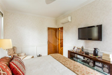 Apartamento à venda com 4 suítes em Real Parque, São Paulo, SP