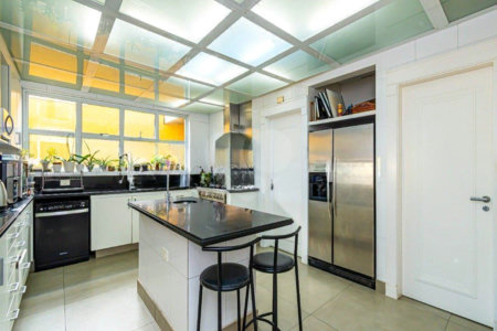 Casa à venda com 4 suítes em Jardim Guedala, São Paulo, SP