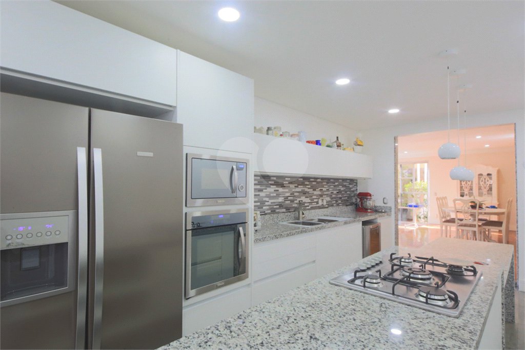 Sobrado à venda com 5 quartos, sendo 4 suítes, em Alto da Boa Vista, São Paulo, SP