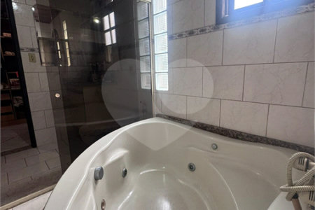 Casa à venda com 5 quartos, sendo 1 suíte, no condomínio Pedra Bonita, Rio de Janeiro - RJ
