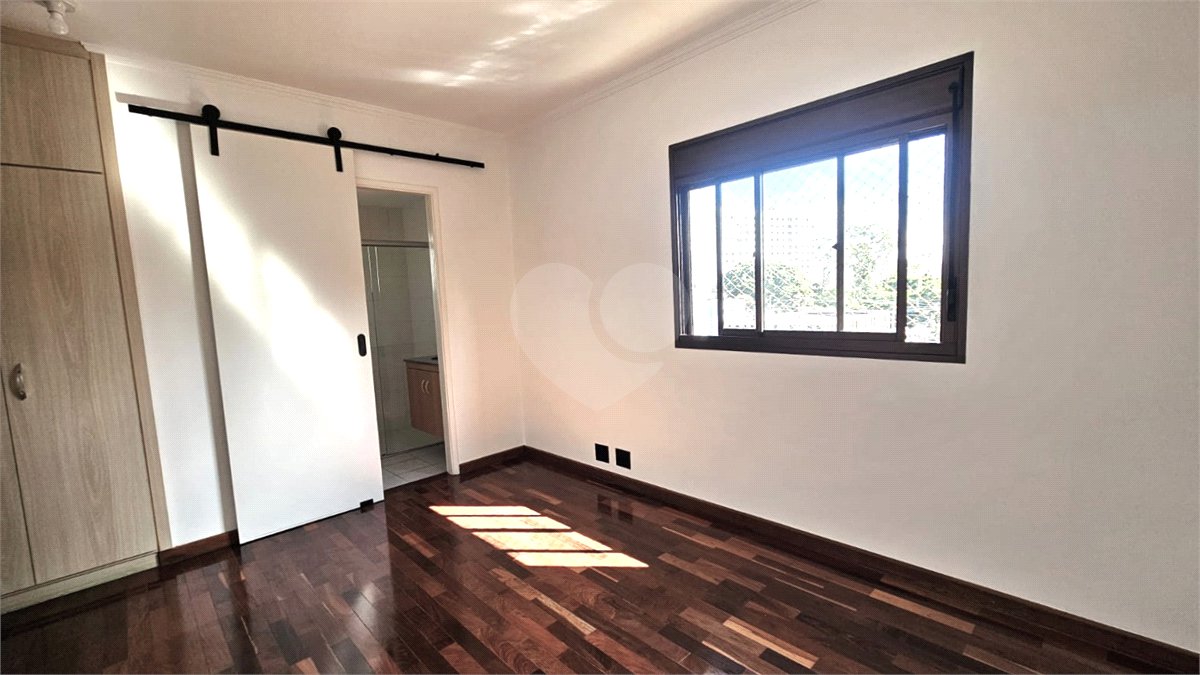 Apartamento para alugar com 3 quartos, sendo 1 suíte, em Alto da Boa Vista, São Paulo, SP