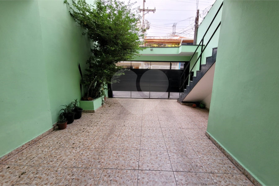Casa à venda com 4 quartos, sendo 1 suíte, em Parque Maria Domitila, São Paulo, SP