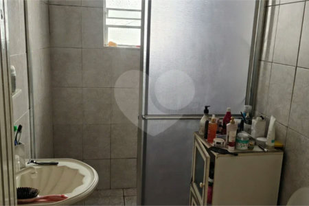 Casa com 150m² , 1 dormitório , 1 vaga de garagem , precisando de reforma , `venda na Penha.