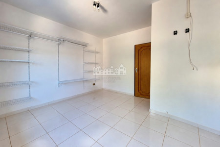 Casa Térrea à venda com 4 quartos, sendo 2 suítes, em Loteamento Loanda, Atibaia, SP