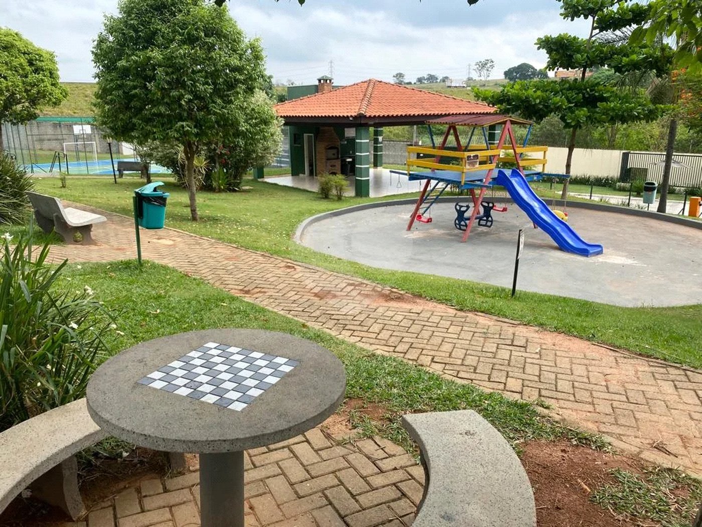 Sobrado de esquina Golden Park