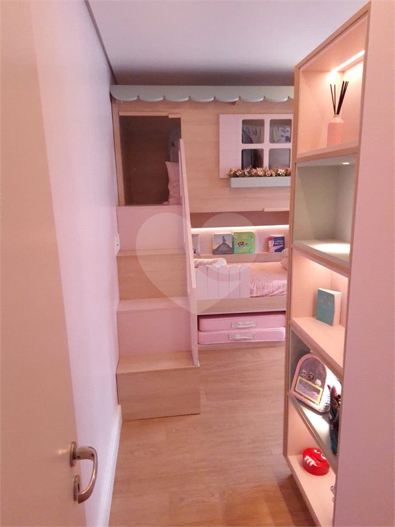Apartamento à venda com 4 quartos, sendo 2 suítes,  em Vila Anastácio, São Paulo, SP