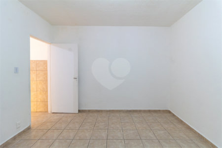 Casa à venda com 3 quartos, sendo 1 suíte, em Jardim Paris, São Paulo, SP