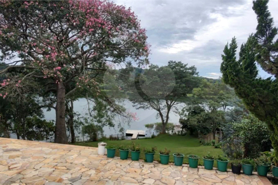 Chácara à venda com 5 quartos, sendo 2 suítes, no Centro, Piracaia, SP