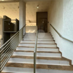 Apartamento mobiliado com 2 dormitórios sendo 1 suíte