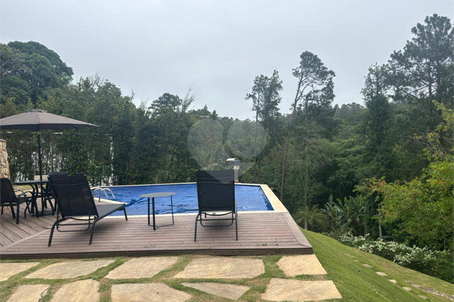 Casa à venda com 4 quartos, sendo 3 suítes, no condomínio Parque Itatiaia, Mairiporã - SP