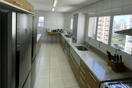 Apartamento à venda com 4 suítes em Vila Suzana, São Paulo, SP