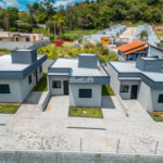 Casa térrea à venda com 3 quartos, sendo 1 suíte, no condomínio Flores da Usina, Atibaia - SP