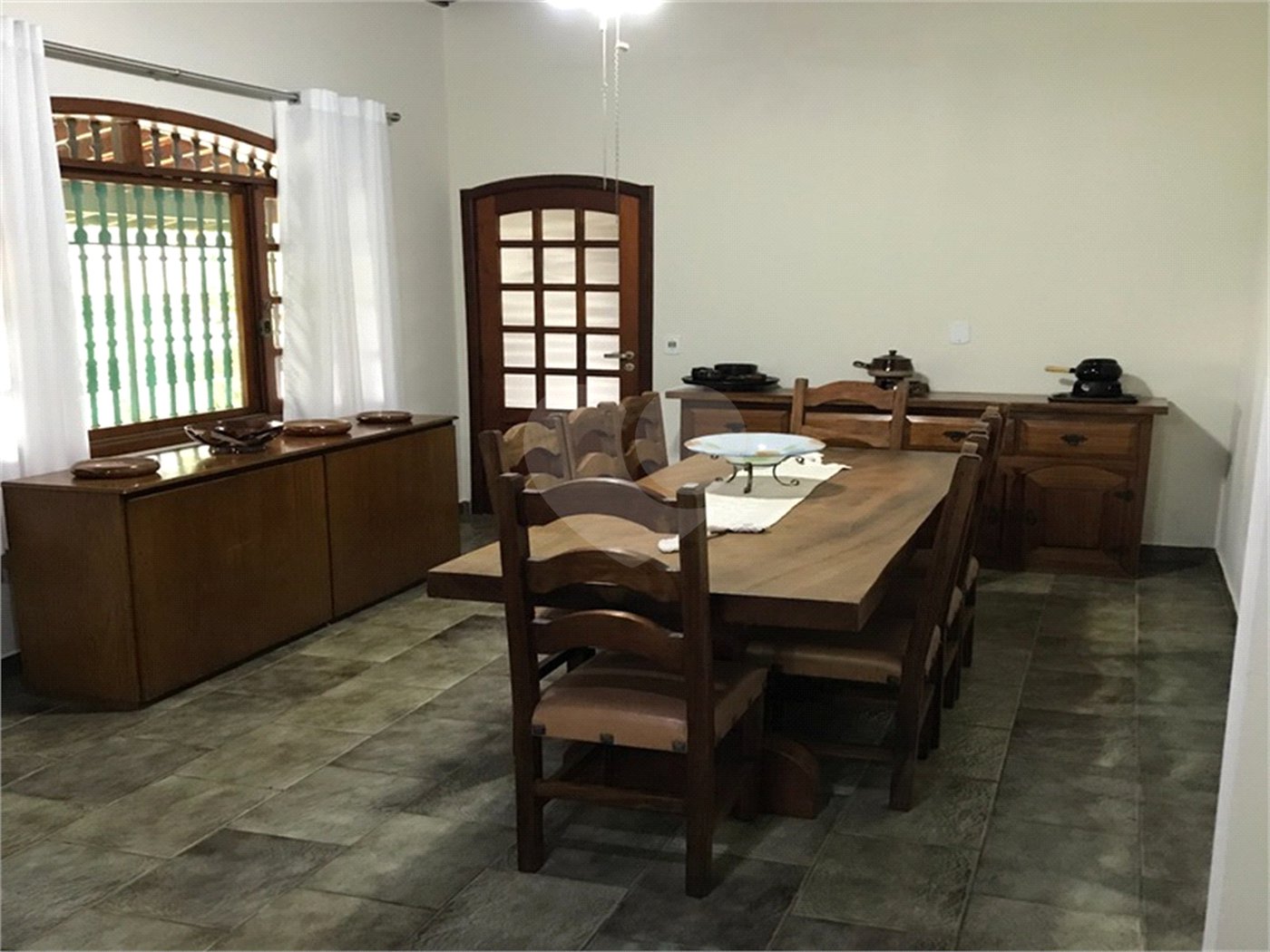 Casa à venda com 5 quartos, sendo 3 suítes, no condomínio Recanto das Flores, Indaiatuba - SP
