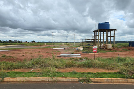 Terreno à venda em Parque Residencial São Lucas, Araraquara, SP