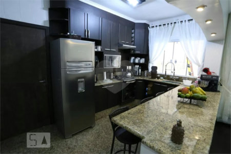 Sobrado à venda com 6 quartos, sendo 5 suítes, em Vila Paranaguá, São Paulo, SP