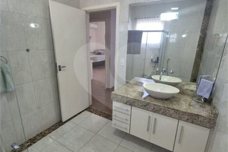 Belíssima Residência de 267 m² com Lazer Privativo no Condomínio Terras do Oriente – Valinhos