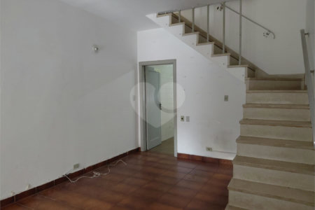 Sobrado à venda com 2 quartos em Vila Ipojuca, São Paulo, SP
