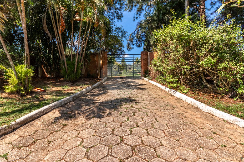 Chácara à venda com 5 quartos, sendo 2 suítes, em Vila São João, Sarapuí, SP