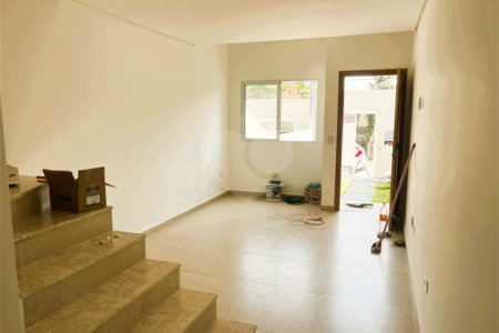 Sobrado à venda com 3 quartos, sendo 1 suíte,  em Vila Tiradentes, São Paulo, SP