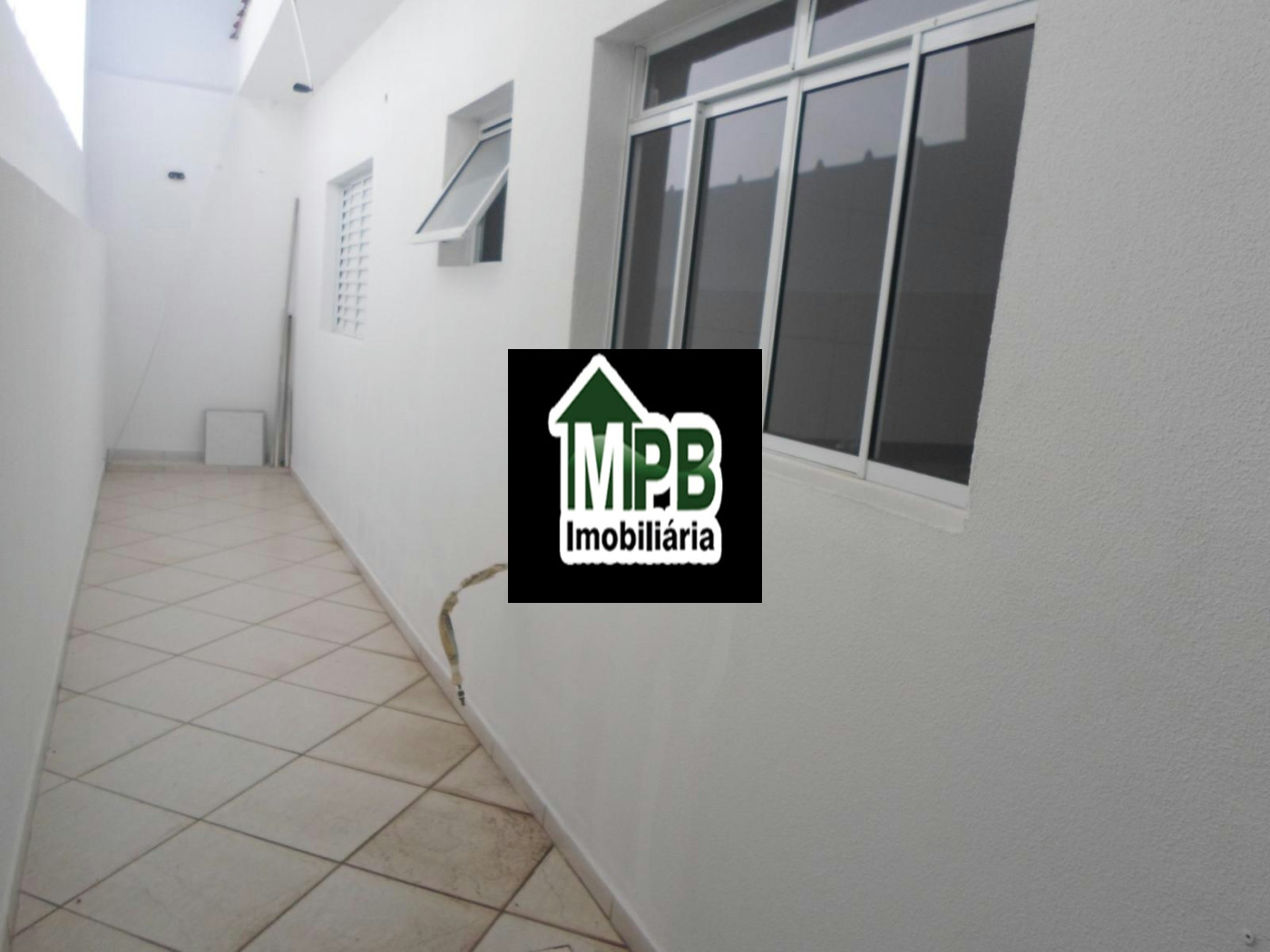 Casa à venda com 2 quartos, sendo 1 suíte, no condomínio Residencial Villaggio Victória, Sorocaba - SP