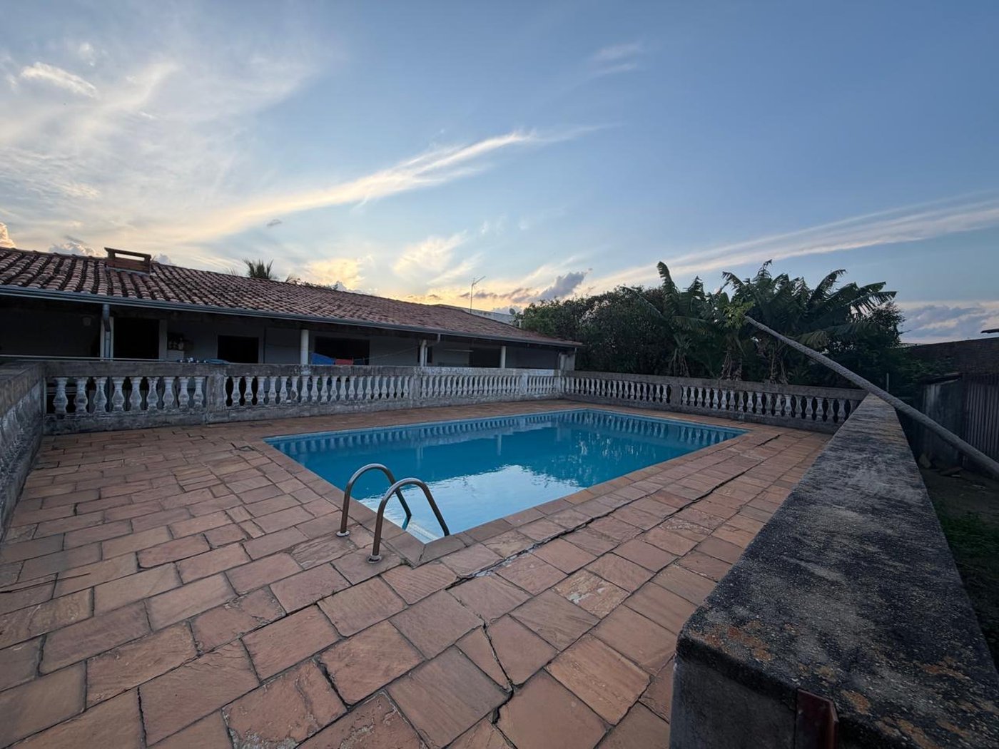 Casa Térrea à venda com 9 quartos, sendo 2 suítes, no condomínio Seranila, Monte Mor - SP