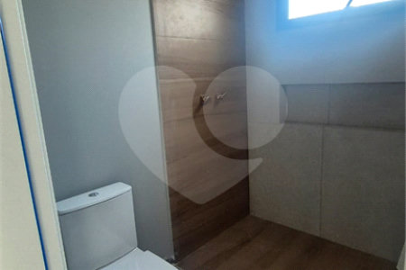 Casa à venda com 3 suítes no condomínio Recanto dos Paturis, Vinhedo - SP