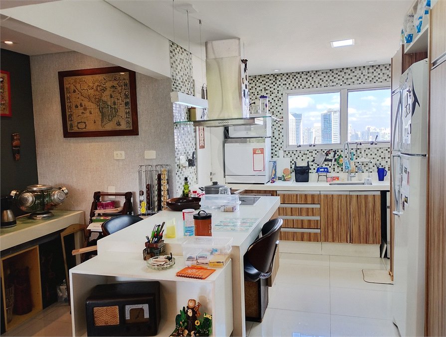 Apartamento à venda ou para alugar com 3 quartos, sendo 1 suíte,  em Real Parque, São Paulo, SP
