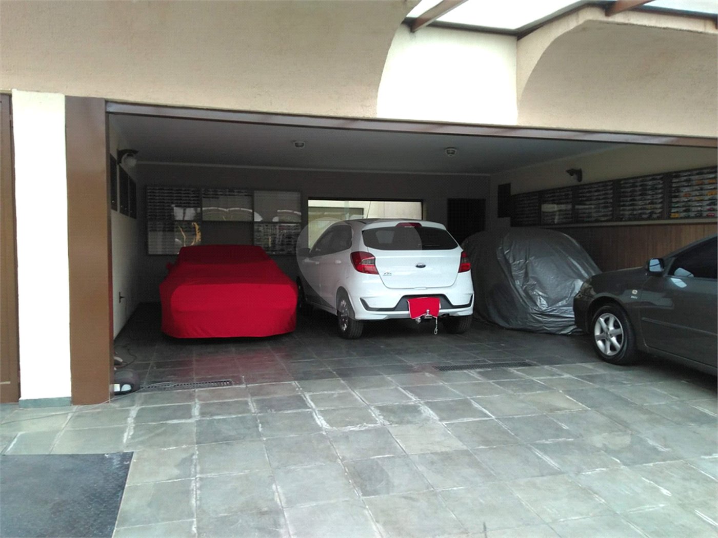 Casa à venda com 3 quartos, sendo 2 suítes,  em Vila Suissa, Mogi das Cruzes, SP